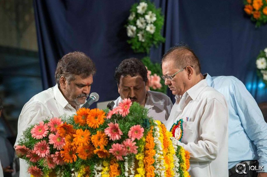 Allu-Ramalingaiah-Award-to-Paruchuri-Brothers